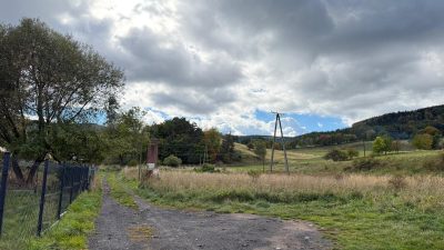 🏡🌿 **MIESZKANIE Z DUŻYM OGRÓDKIEM W MALOWNICZYCH KAMIONKACH!** 🌿🏡