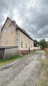 🏡🌿 **MIESZKANIE Z DUŻYM OGRÓDKIEM W MALOWNICZYCH KAMIONKACH!** 🌿🏡