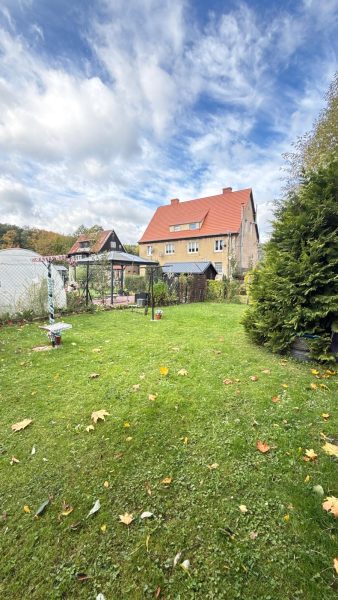 🏡🌿 **MIESZKANIE Z DUŻYM OGRÓDKIEM W MALOWNICZYCH KAMIONKACH!** 🌿🏡