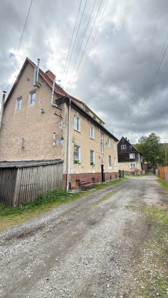 🏡🌿 **MIESZKANIE Z DUŻYM OGRÓDKIEM W MALOWNICZYCH KAMIONKACH!** 🌿🏡