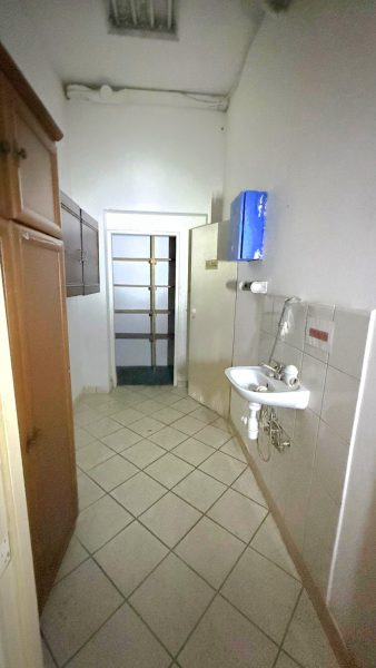 🏢 **LOKAL USŁUGOWY DO WYNAJĘCIA – ŚCISŁE CENTRUM DZIERŻONIOWA!** 🔑
